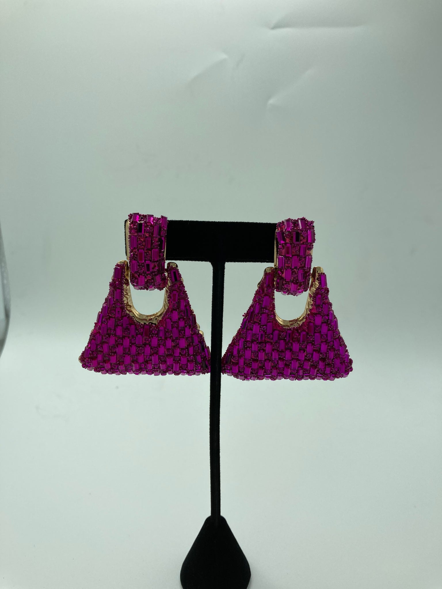 MEDIUM FUCHSIA EARRINGS