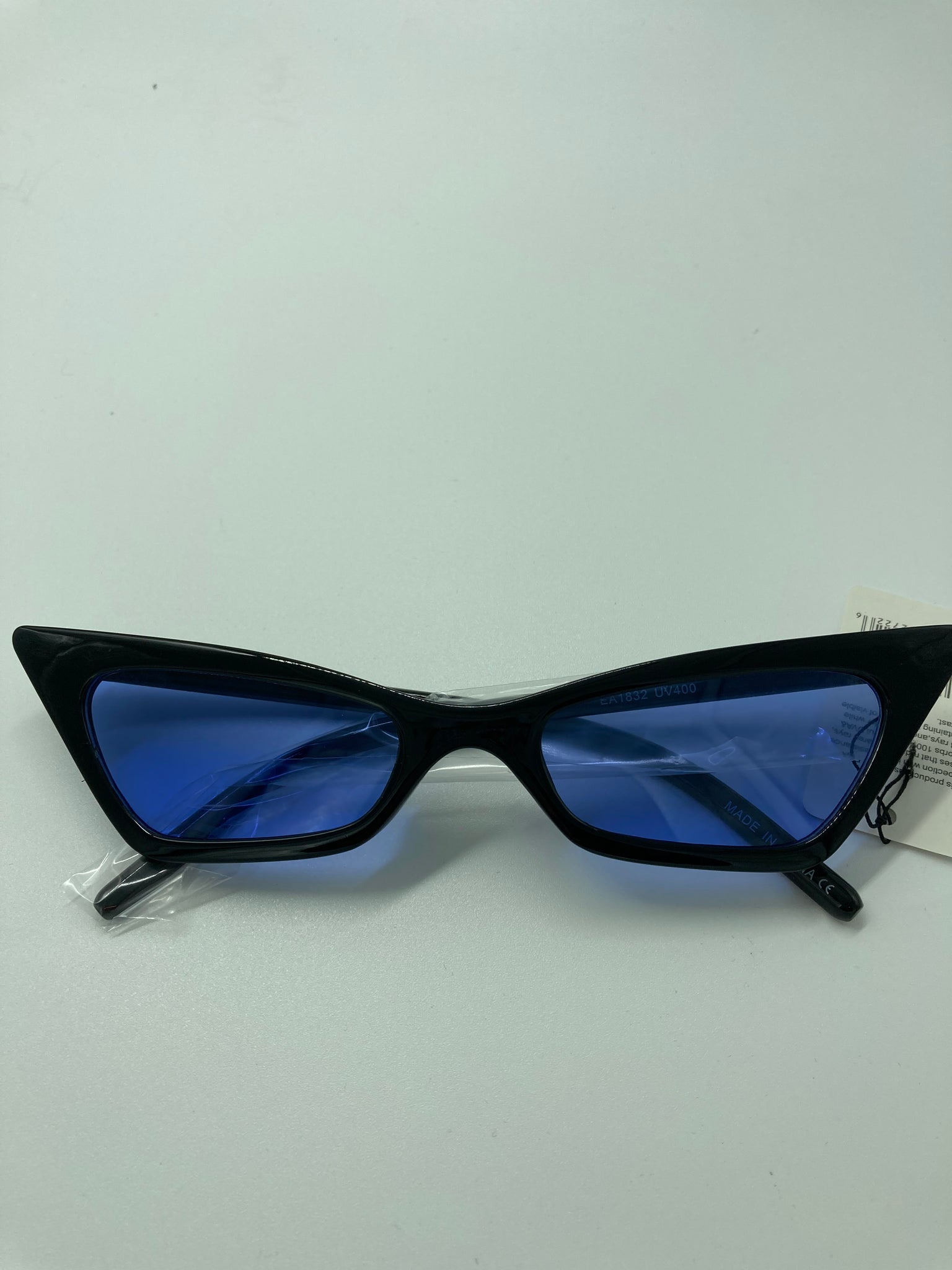 Blue Retro Cat-Eyes Sunglasses