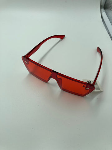 RED WIDE FRAMES SHADES